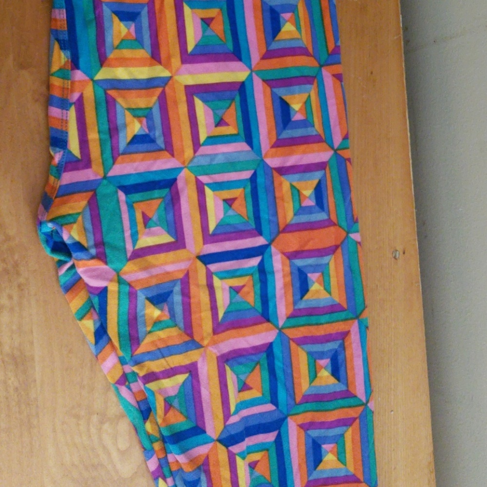Fun pattern!! TC leggings